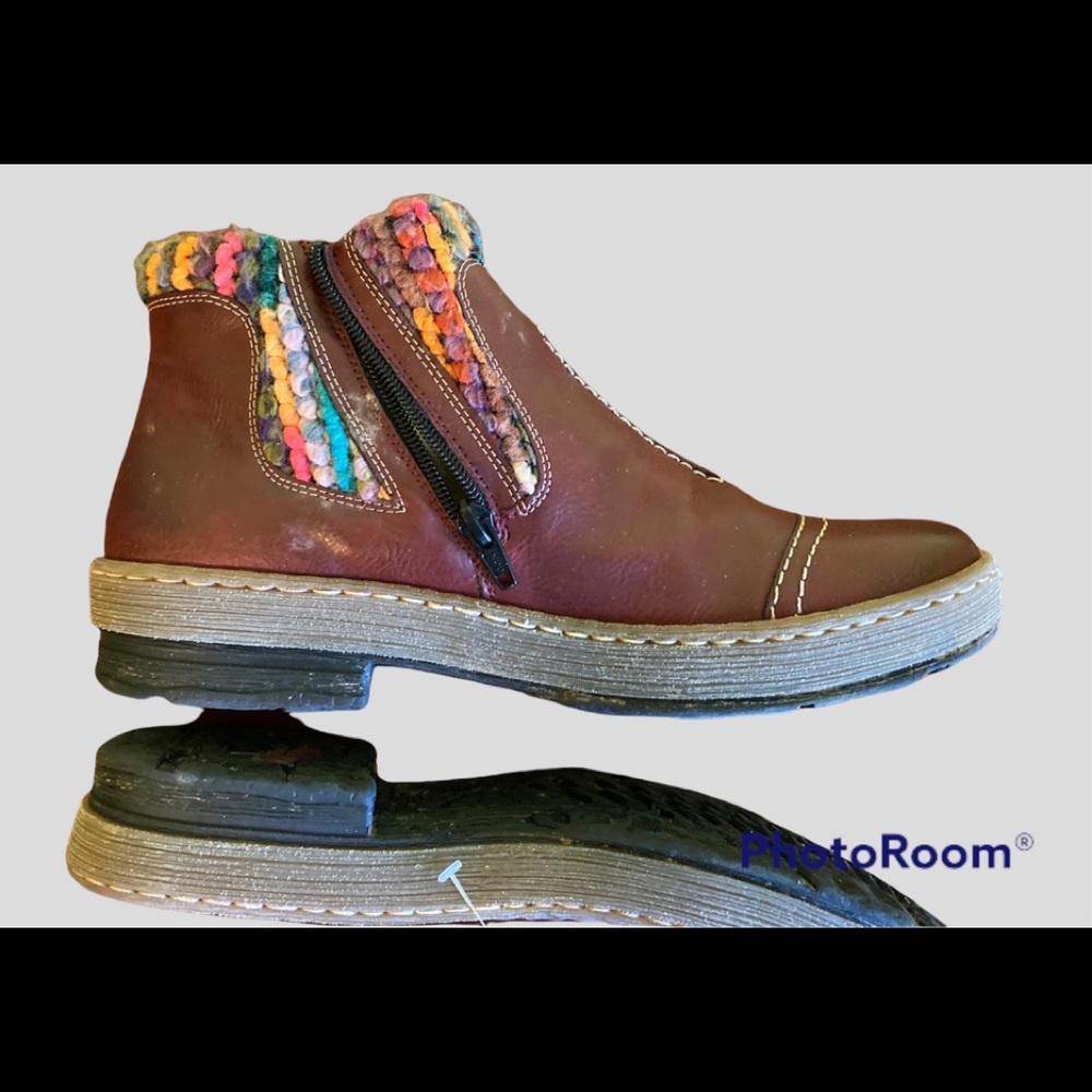 Genuine leather, red ankle boots, zipped, size 42, 10,